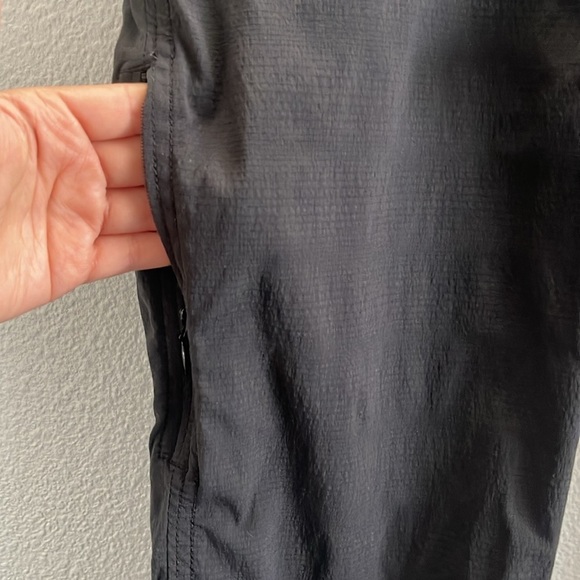 Athleta Trekkie Capri Hiking Trail Pants Size 8 - Picture 4 of 10